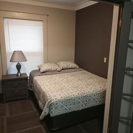E. Michigan Walk Up Furnished 2 Bedroom Apt Lansing Exterior photo