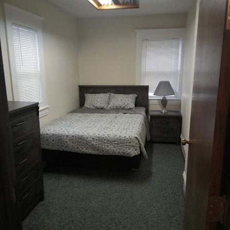 E. Michigan Walk Up Furnished 2 Bedroom Apt Lansing Exterior photo