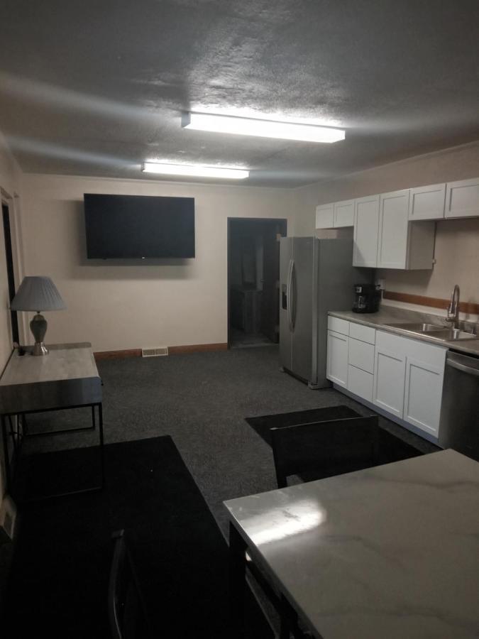 E. Michigan Walk Up Furnished 2 Bedroom Apt Lansing Exterior photo