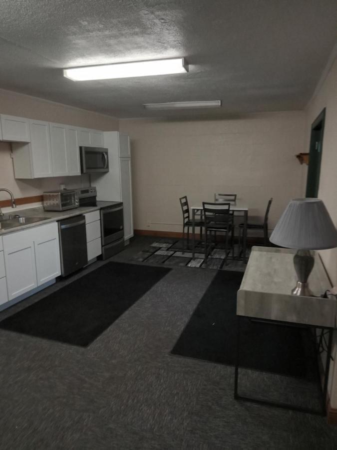 E. Michigan Walk Up Furnished 2 Bedroom Apt Lansing Exterior photo